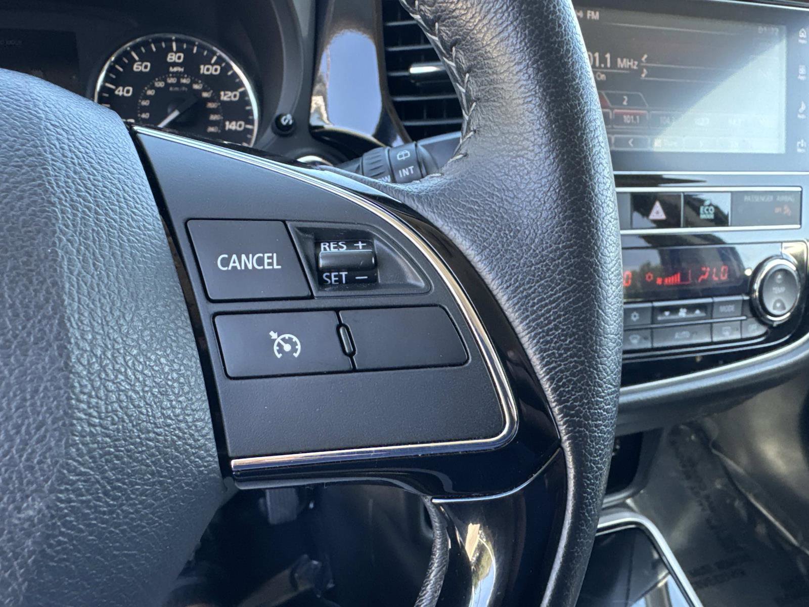 Used 2019 Mitsubishi Outlander SE image 18