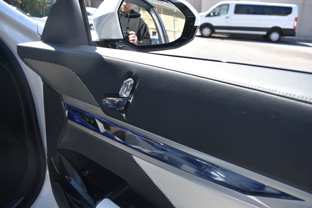 Used 2025 BMW 760i xDrive w/ Executive Package image 23