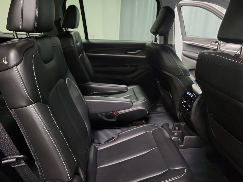Used 2023 Jeep Grand Cherokee L Limited AWD/4WD image 33
