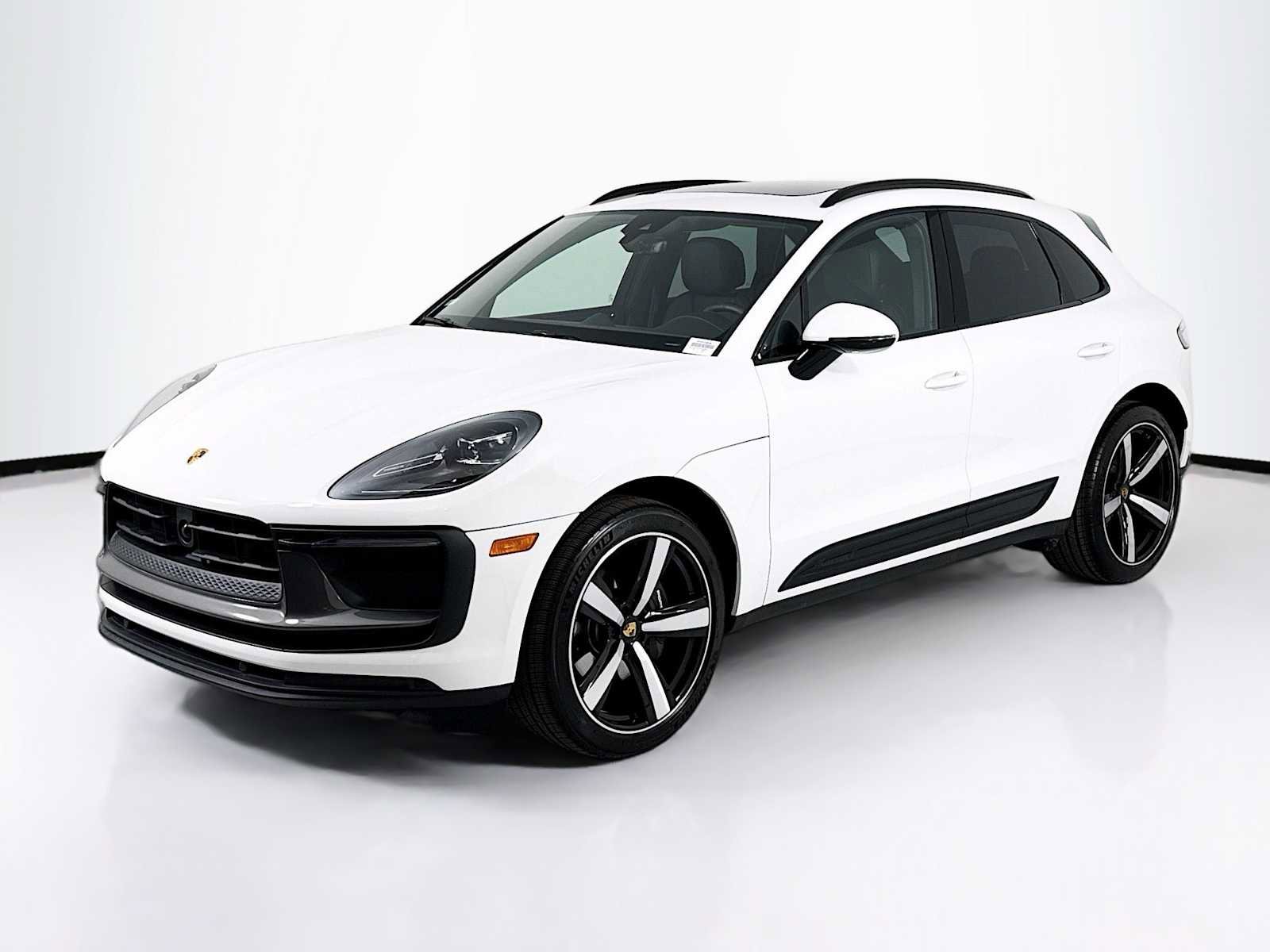 Certified 2025 Porsche Macan T image 1