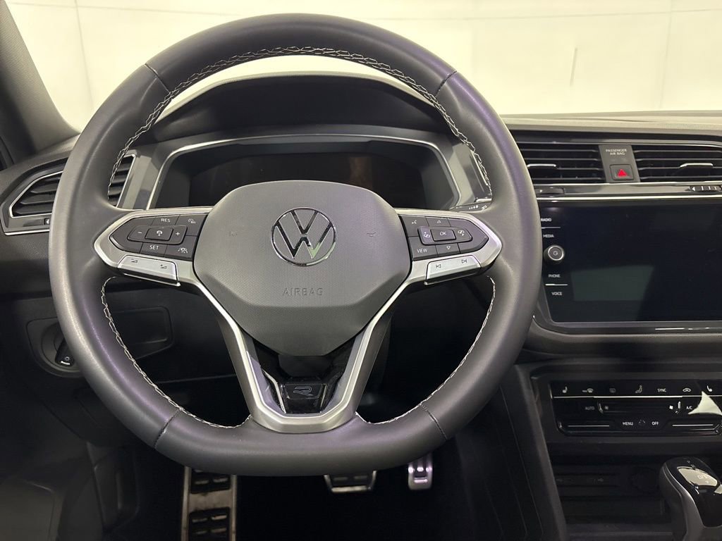 Used 2023 Volkswagen Tiguan SE R-Line image 21