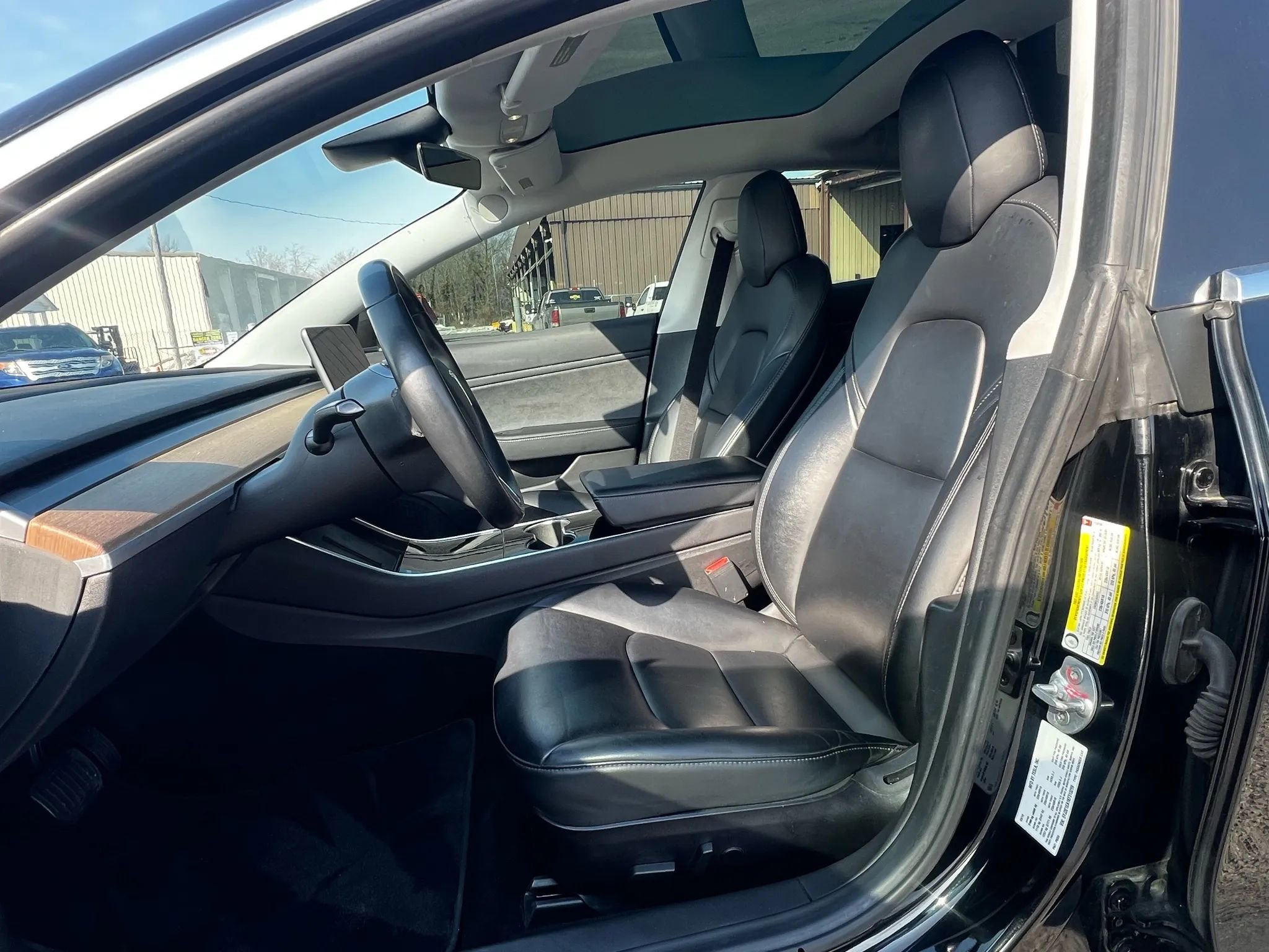 Used 2019 Tesla Model 3 Standard Range Plus image 9