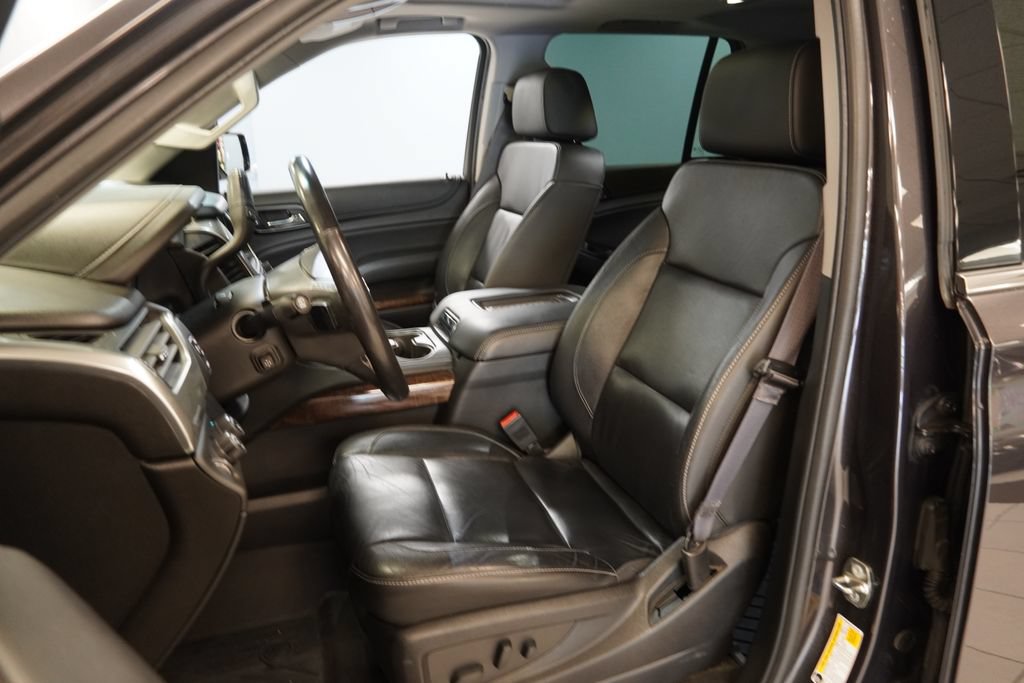 Used 2017 Chevrolet Tahoe LT w/ Luxury Package AWD/4WD image 3