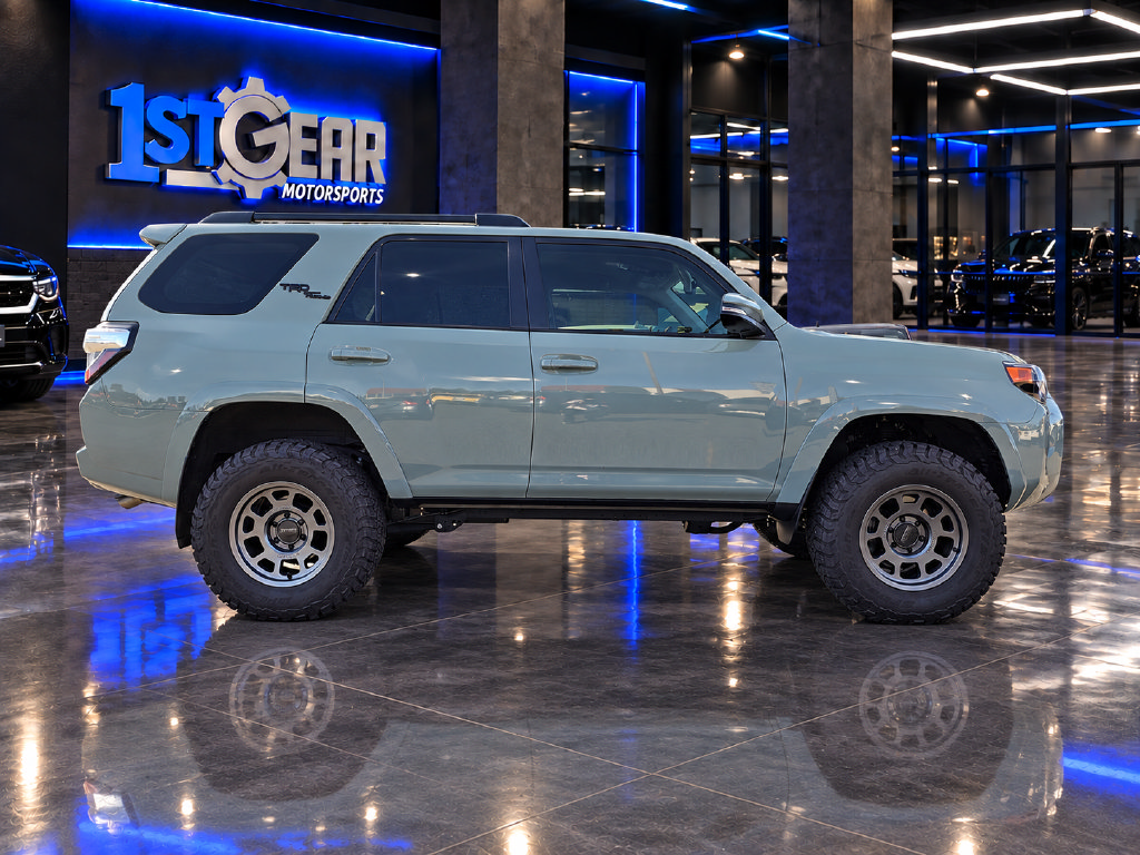 Used 2022 Toyota 4Runner TRD Off-Road Premium AWD/4WD image 9