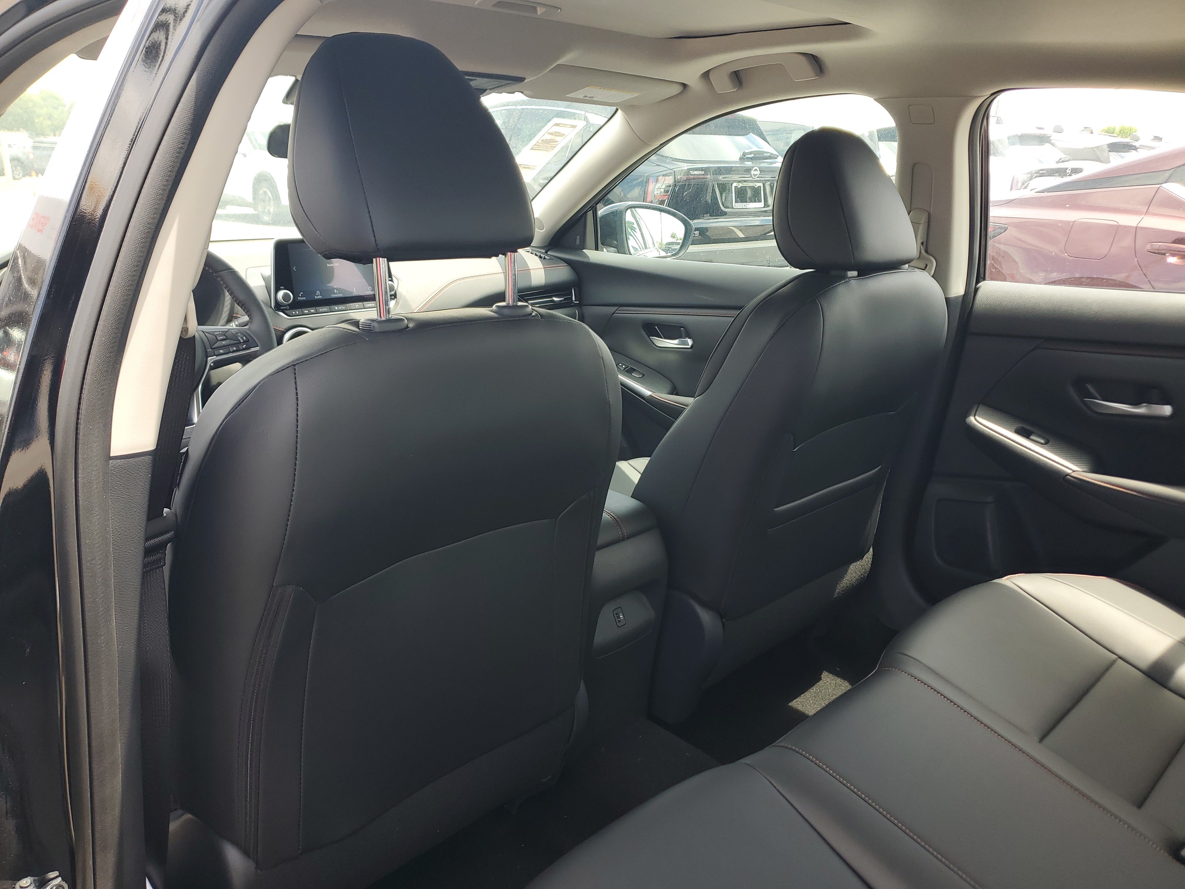 Used 2025 Nissan Sentra SR w/ SR Premium Package FWD image 10