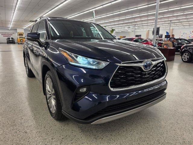Used 2022 Toyota Highlander Platinum AWD/4WD image 4