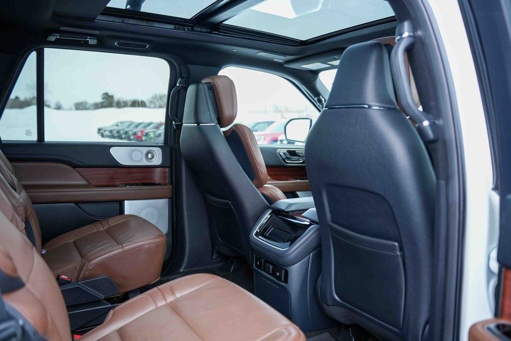 Used 2024 Lincoln Navigator Reserve image 25