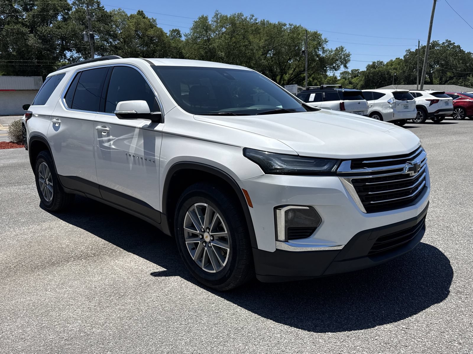 Used 2023 Chevrolet Traverse LT w/ Rear Camera Mirror Package FWD image 7