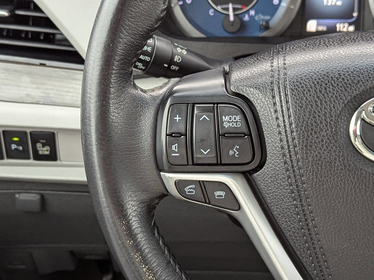 Used 2017 Toyota Sienna XLE w/ XLE Navigation Package image 23