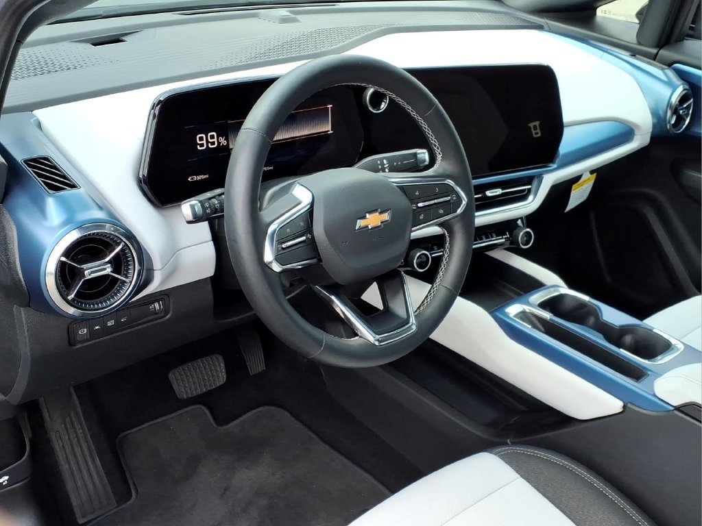 Used 2026 Chevrolet Equinox EV LT FWD image 4