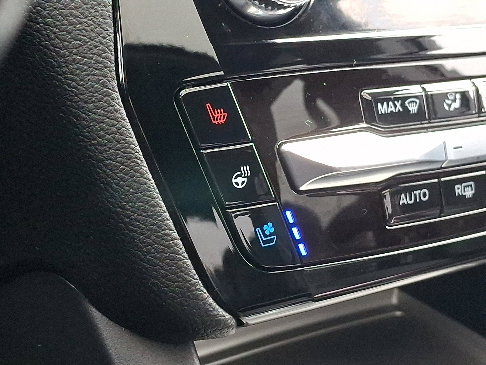 Certified 2023 Ford Explorer ST w/ Equipment Group 401A image 33