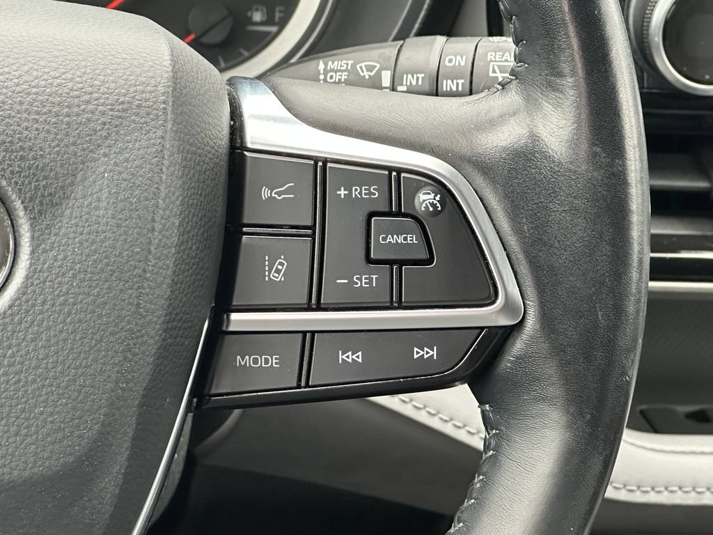 Used 2021 Toyota Highlander LE AWD/4WD image 22