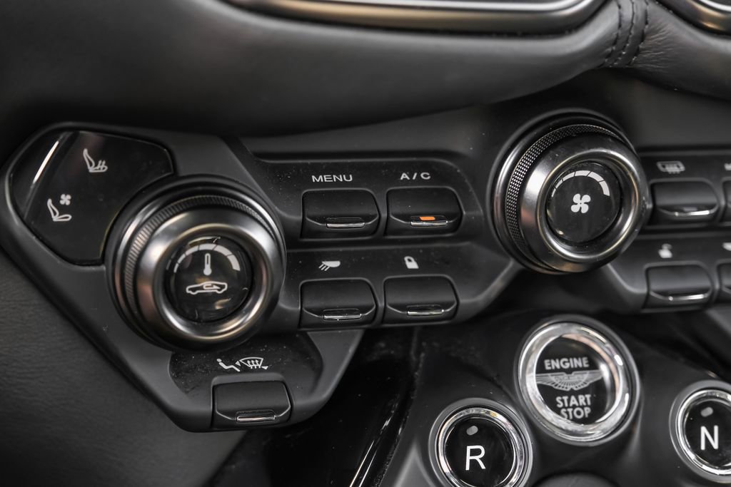 Used 2020 Aston Martin V8 Vantage Coupe RWD image 27