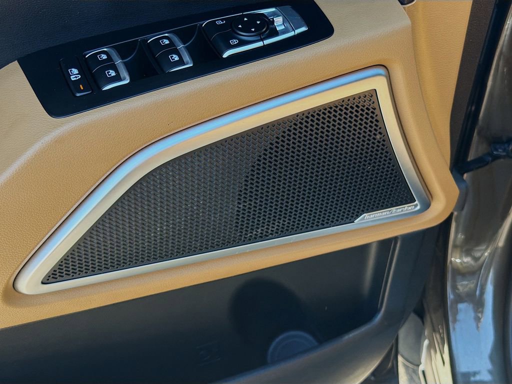 Used 2022 Kia Telluride SX w/ Towing Package FWD image 26