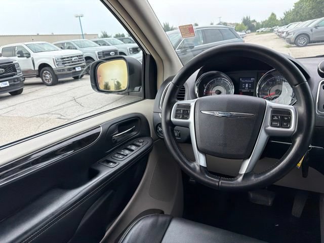 Used 2011 Chrysler Town & Country Touring-L FWD image 16