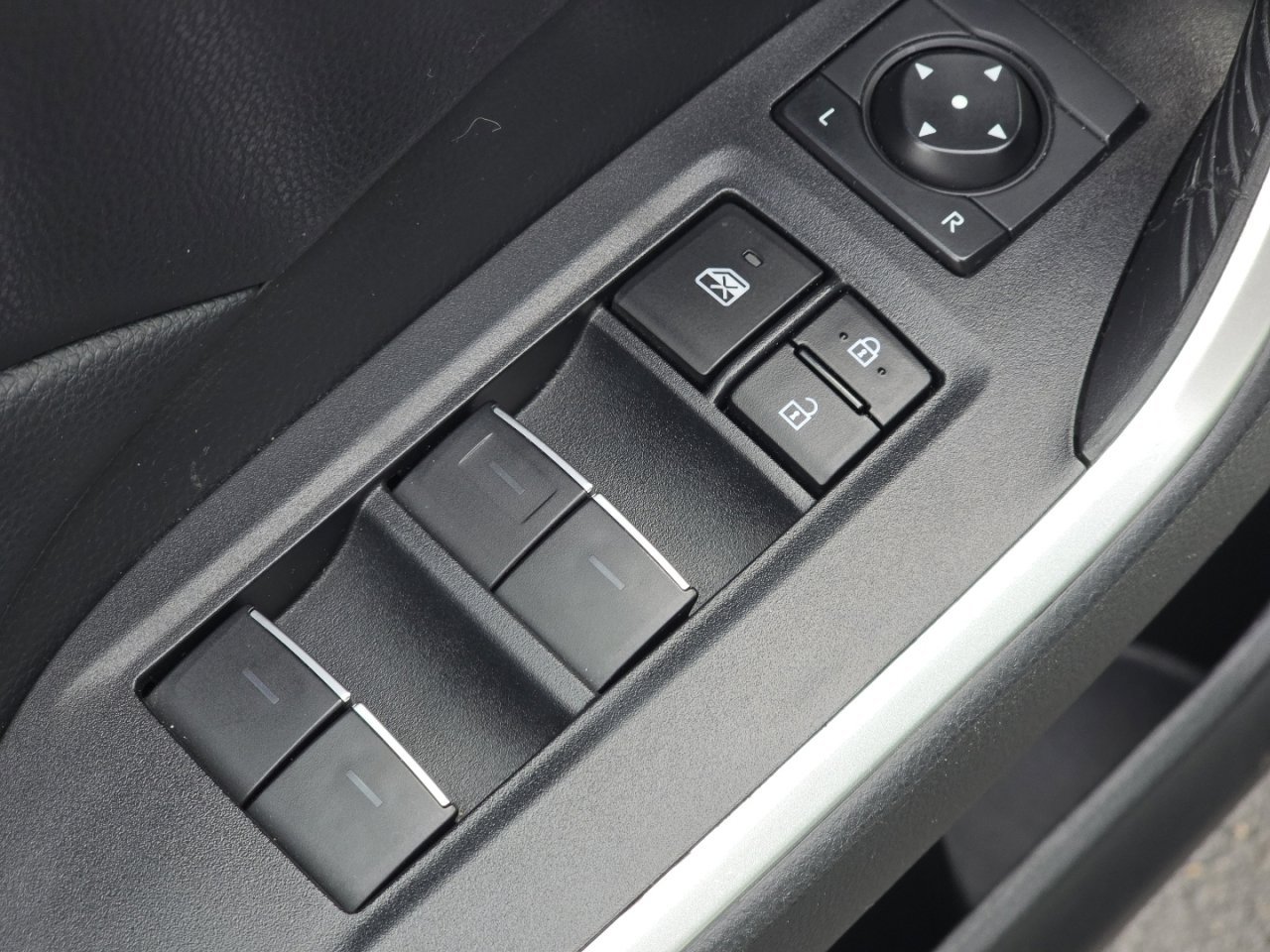 Used 2023 Toyota RAV4 AWD Hybrid image 25