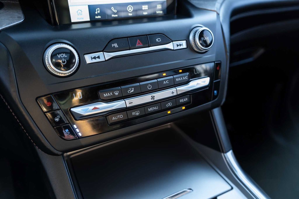 Used 2020 Ford Explorer Platinum w/ Premium Technology Package image 20