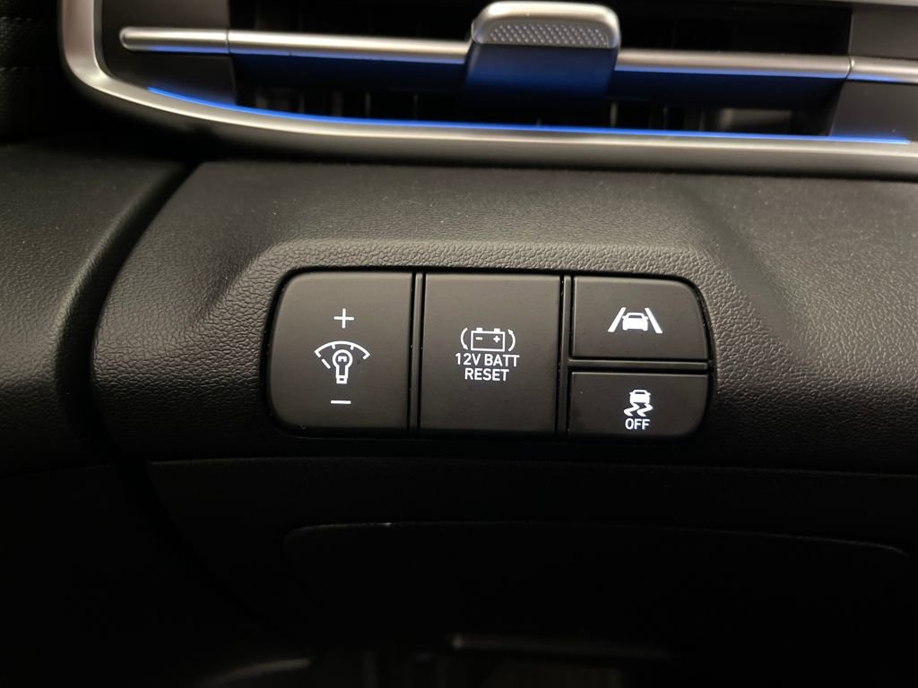 Certified 2023 Hyundai Elantra Limited image 29