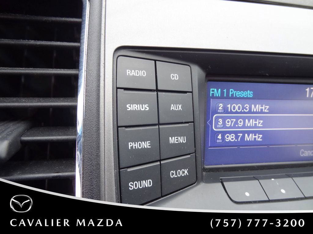 Used 2015 Ford Taurus SEL image 24