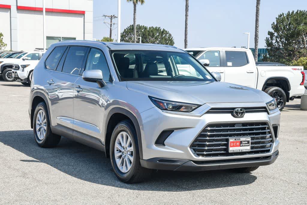 Used 2025 Toyota Grand Highlander AWD Hybrid image 3