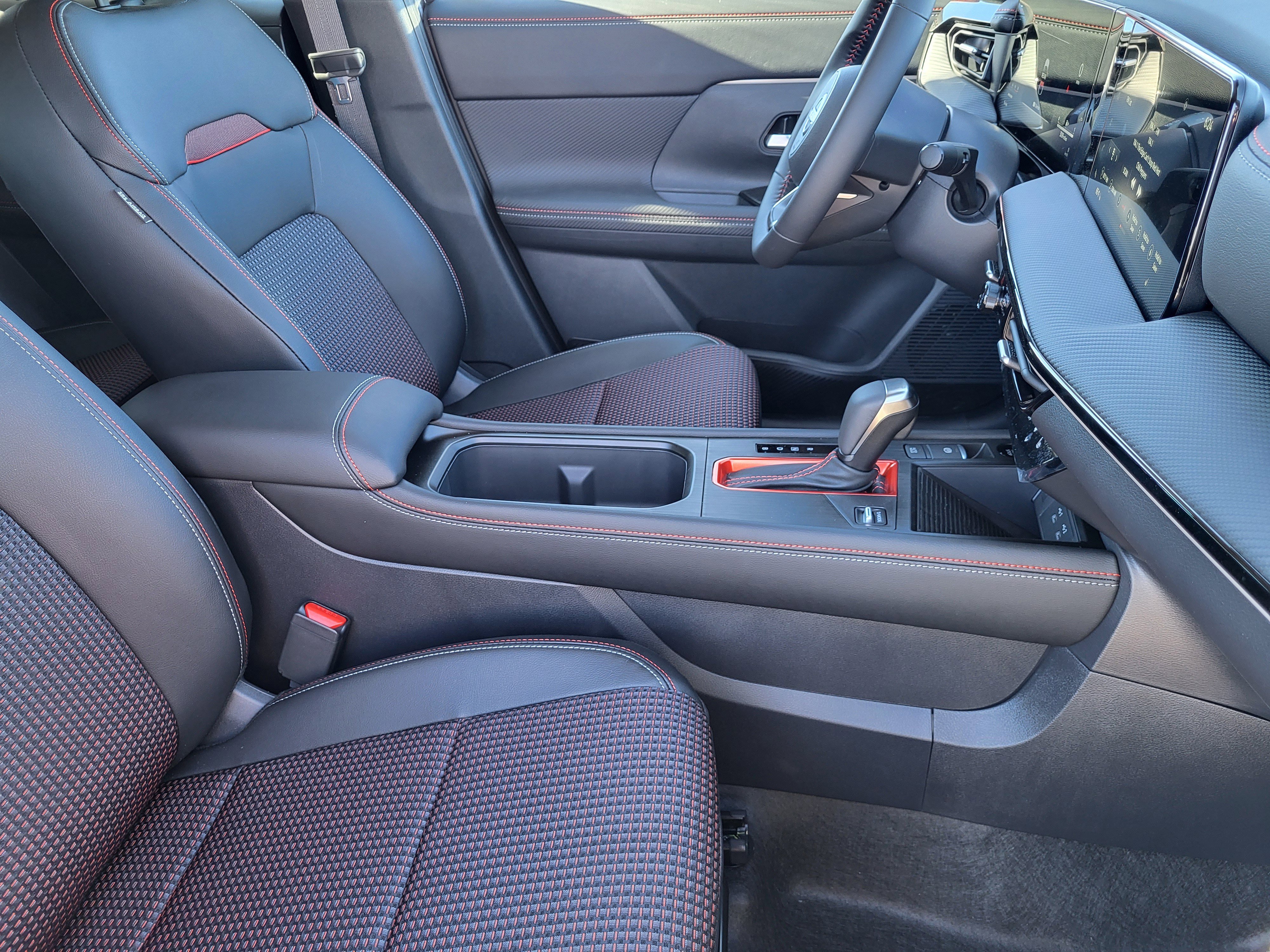 New 2025 Nissan Kicks SR w/ SR Premium Package image 7