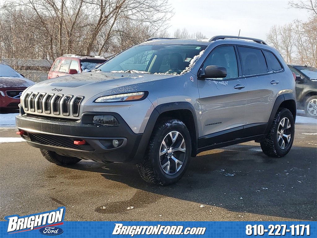 Used 2017 Jeep Cherokee Trailhawk image 2