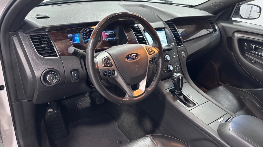 Used 2016 Ford Taurus Limited FWD image 9