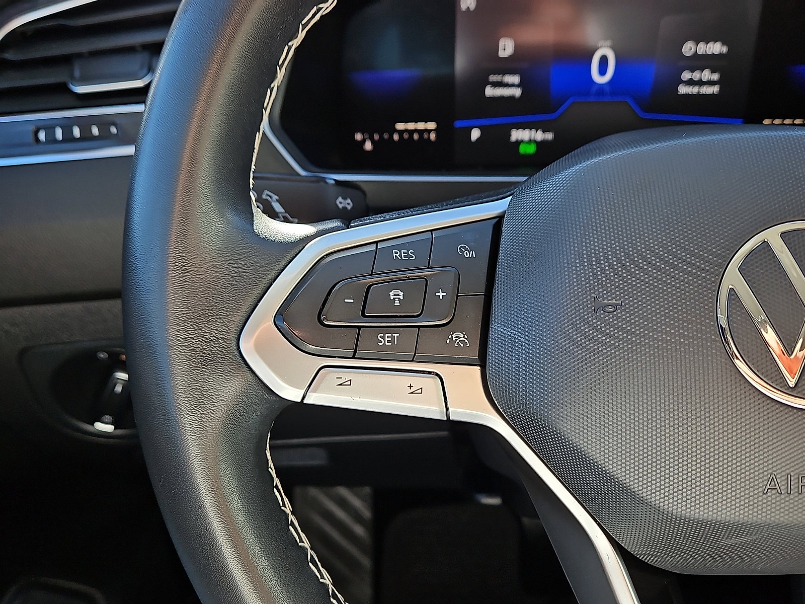 Certified 2022 Volkswagen Tiguan SE image 17