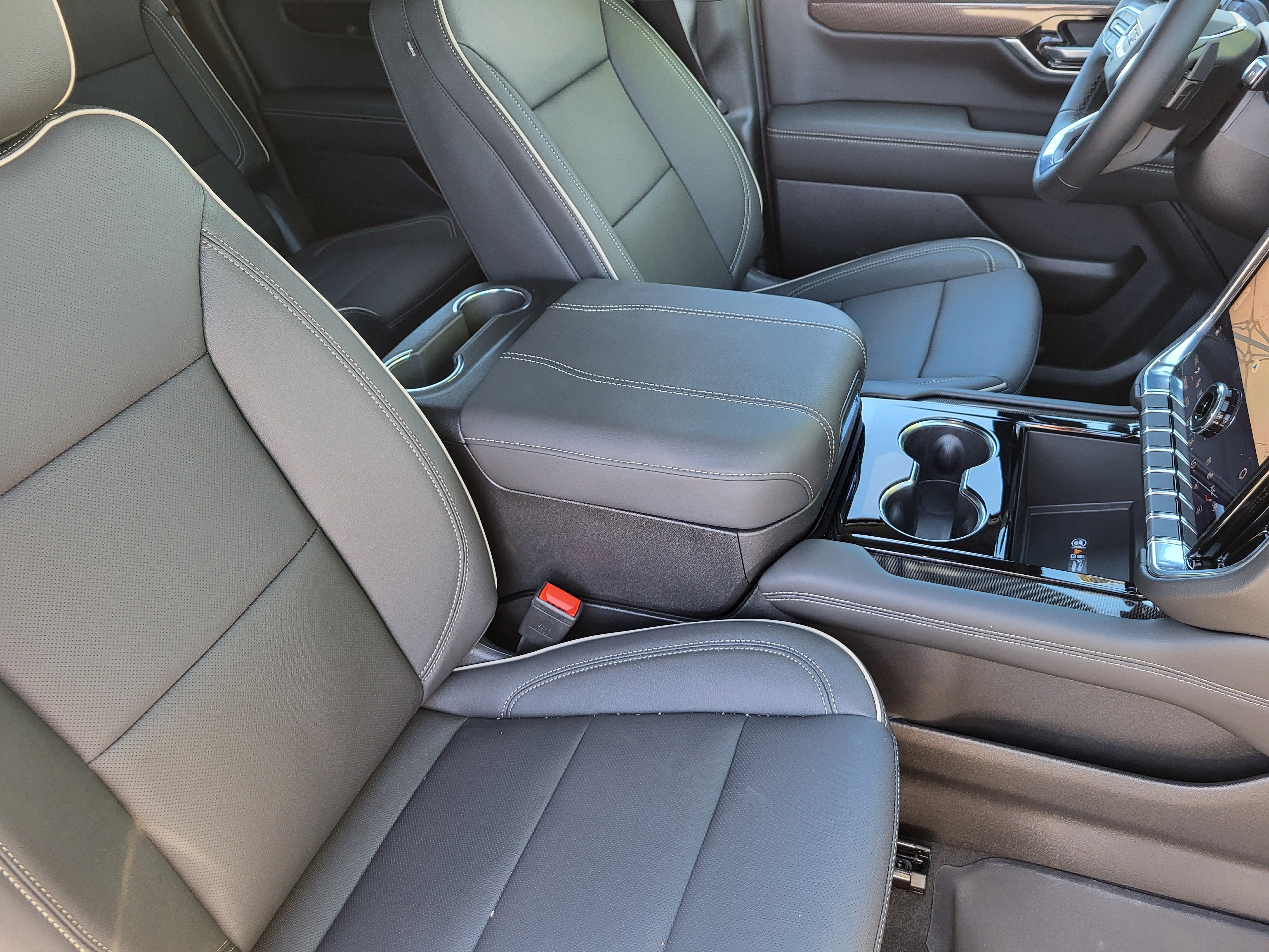 New 2026 GMC Yukon XL Elevation w/ Elevation Premium Package AWD/4WD image 13