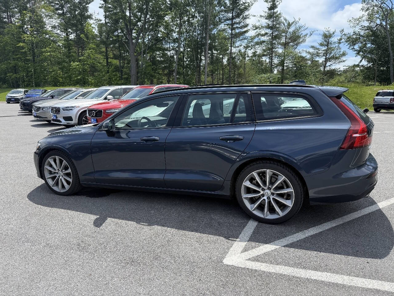 Used 2020 Volvo V60 T5 Momentum FWD image 9