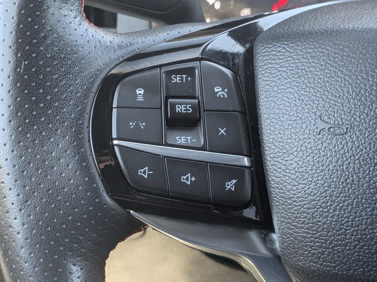 Used 2025 Ford Explorer ST-Line w/ ST-Line Street Pack AWD/4WD image 17