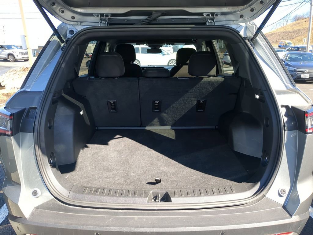 Used 2025 Chevrolet Equinox LT image 28