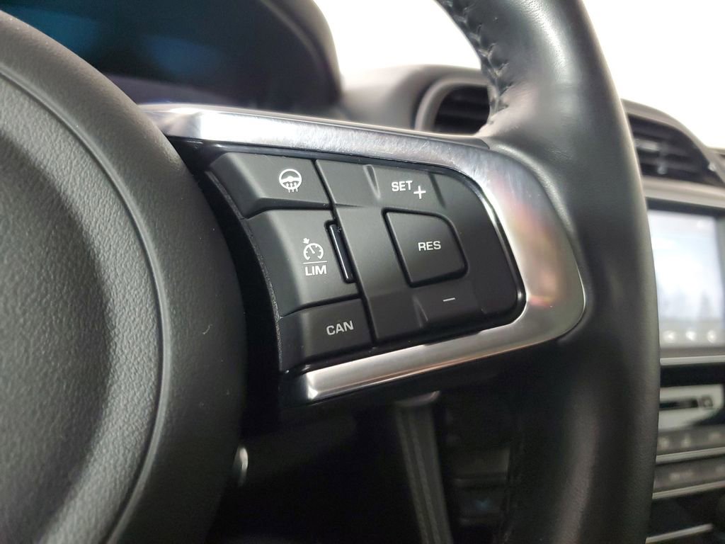 Used 2018 Jaguar F-PACE R-Sport image 26