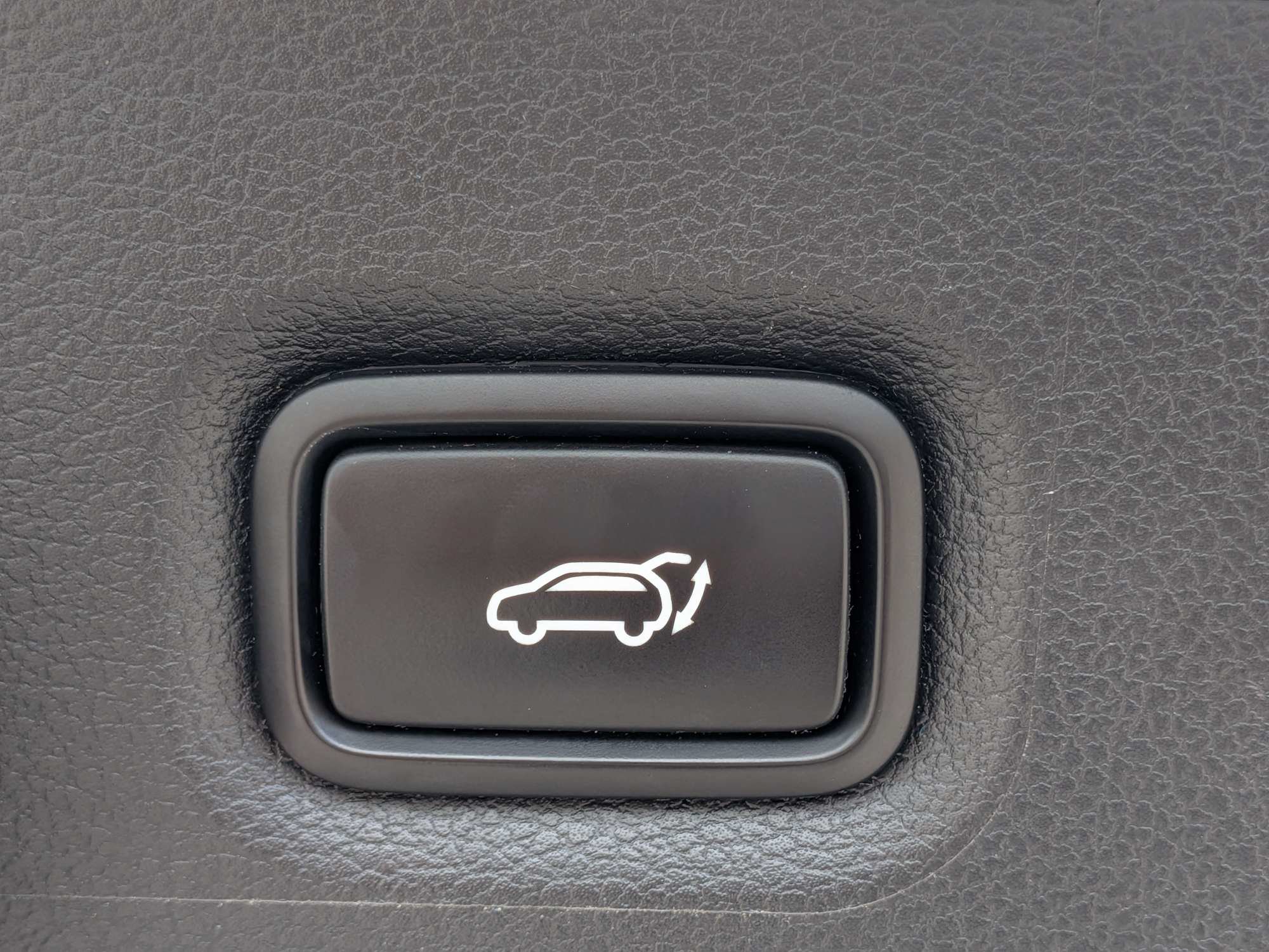 Used 2019 Hyundai Santa Fe SEL w/ Cargo Package FWD image 16