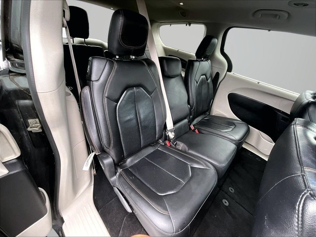 Used 2019 Chrysler Pacifica Touring-L w/ Advanced Safetytec Group FWD image 25