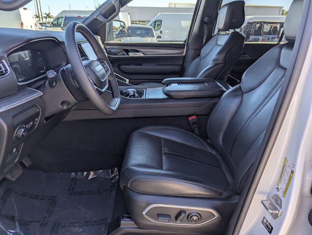 Used 2023 Jeep Wagoneer L Series II image 24