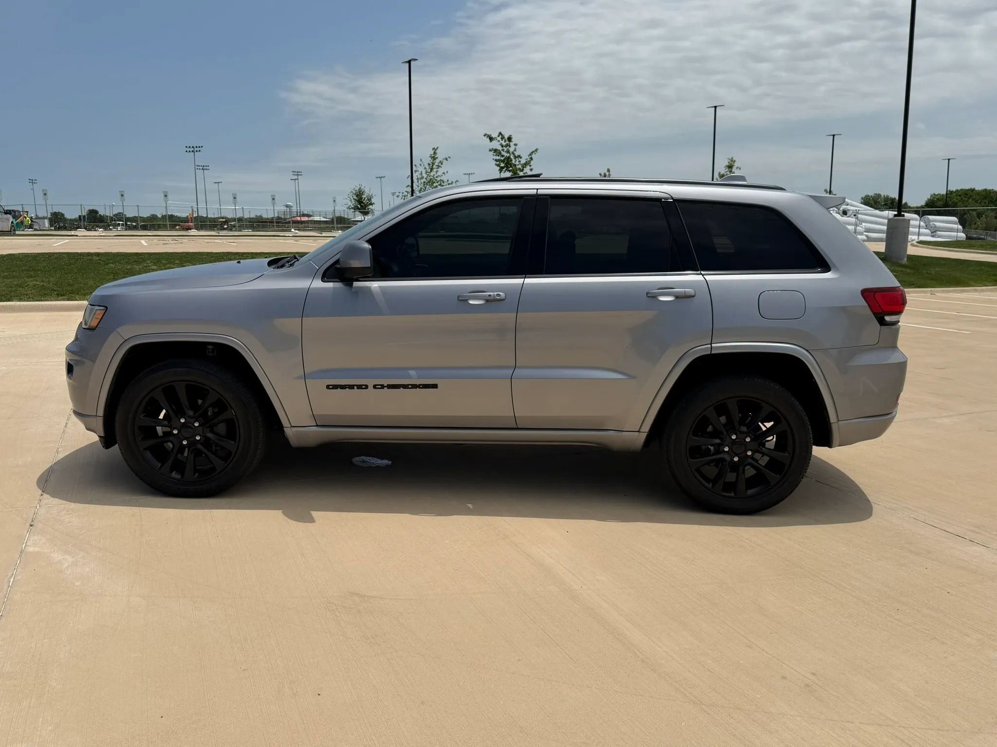 Used 2020 Jeep Grand Cherokee Altitude AWD/4WD image 8