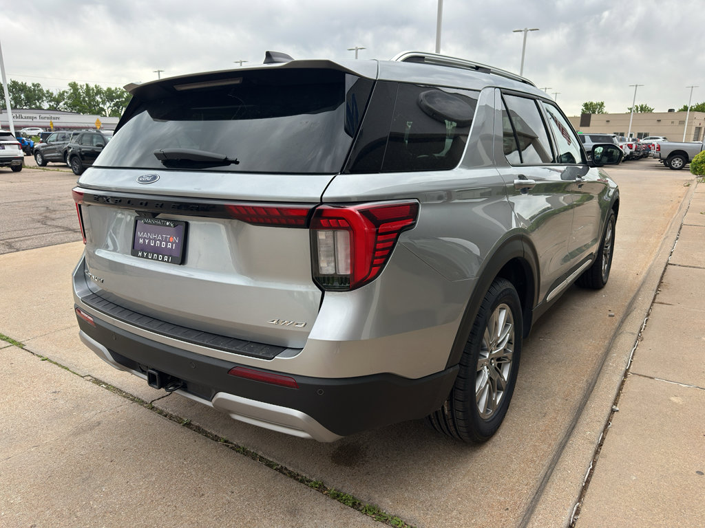 Used 2025 Ford Explorer Platinum AWD/4WD image 5