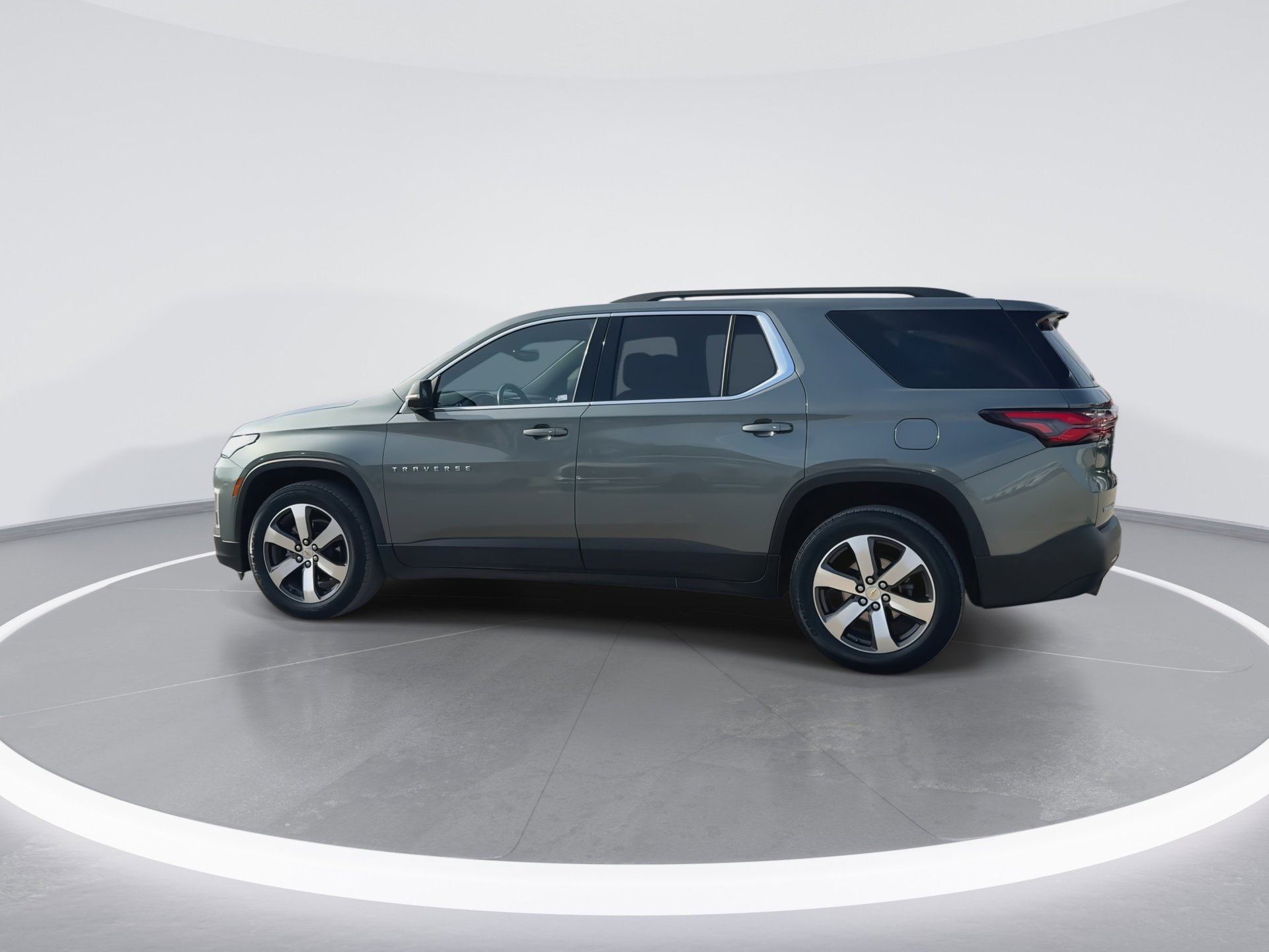 Used 2022 Chevrolet Traverse LT w/ LT Premium Package image 6
