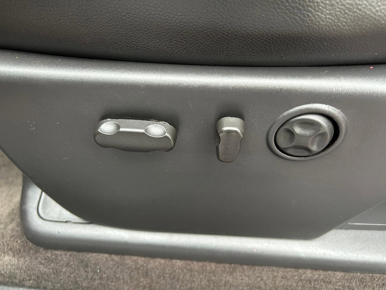 Used 2013 Chevrolet Silverado 2500 LTZ w/ LTZ Plus Package image 11