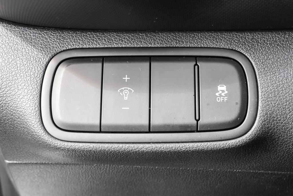 Used 2025 Hyundai Venue SE FWD image 17