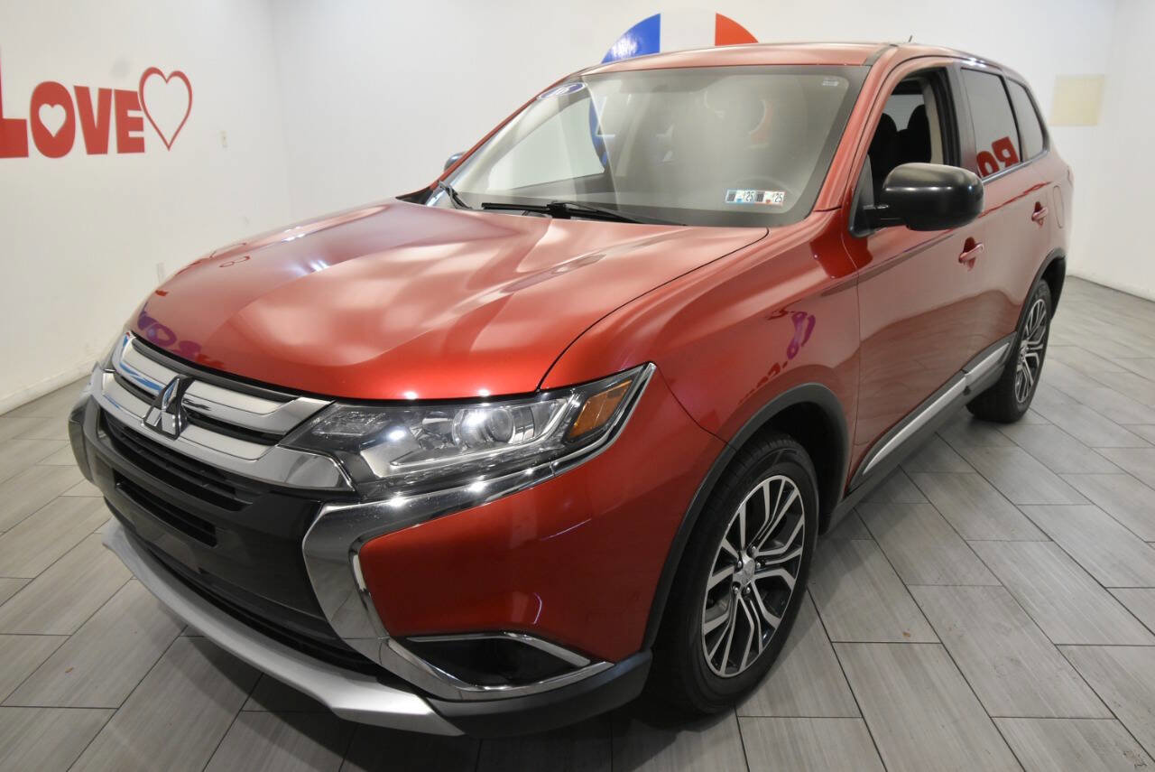 Used 2016 Mitsubishi Outlander ES image 1