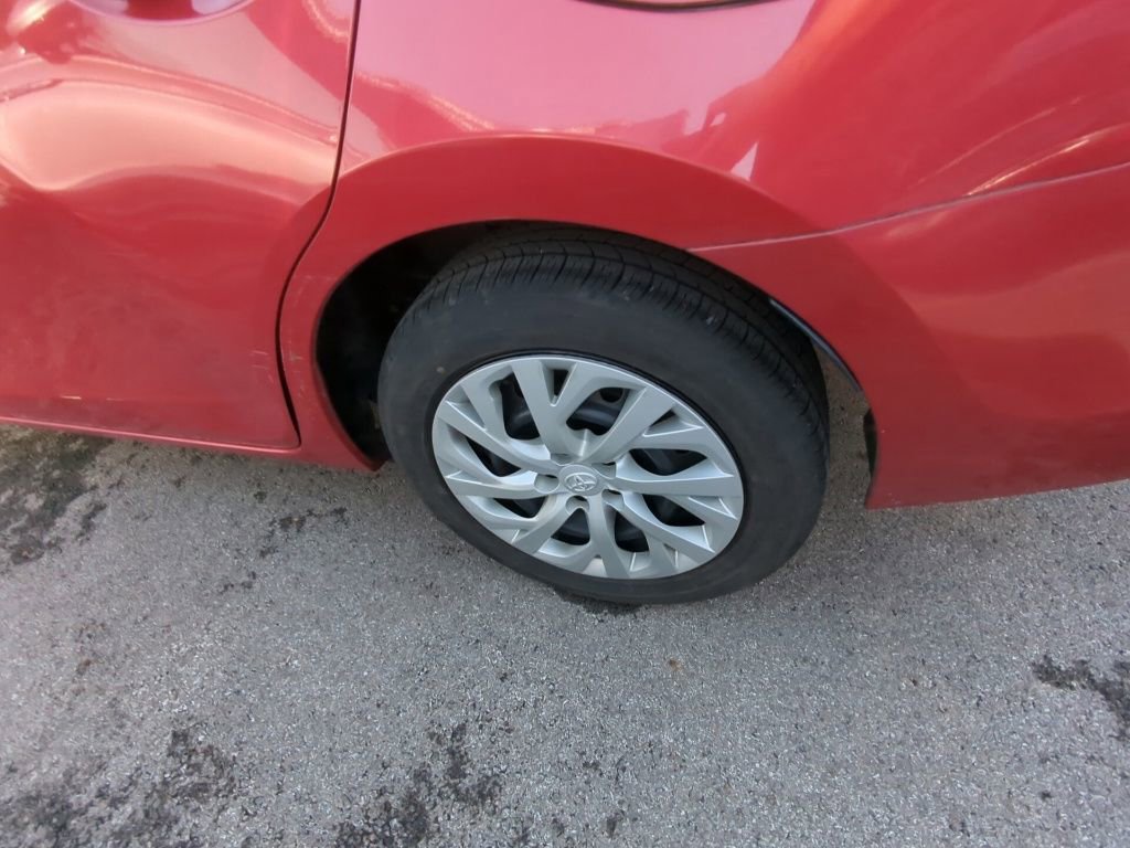 Used 2018 Toyota Corolla LE FWD image 5