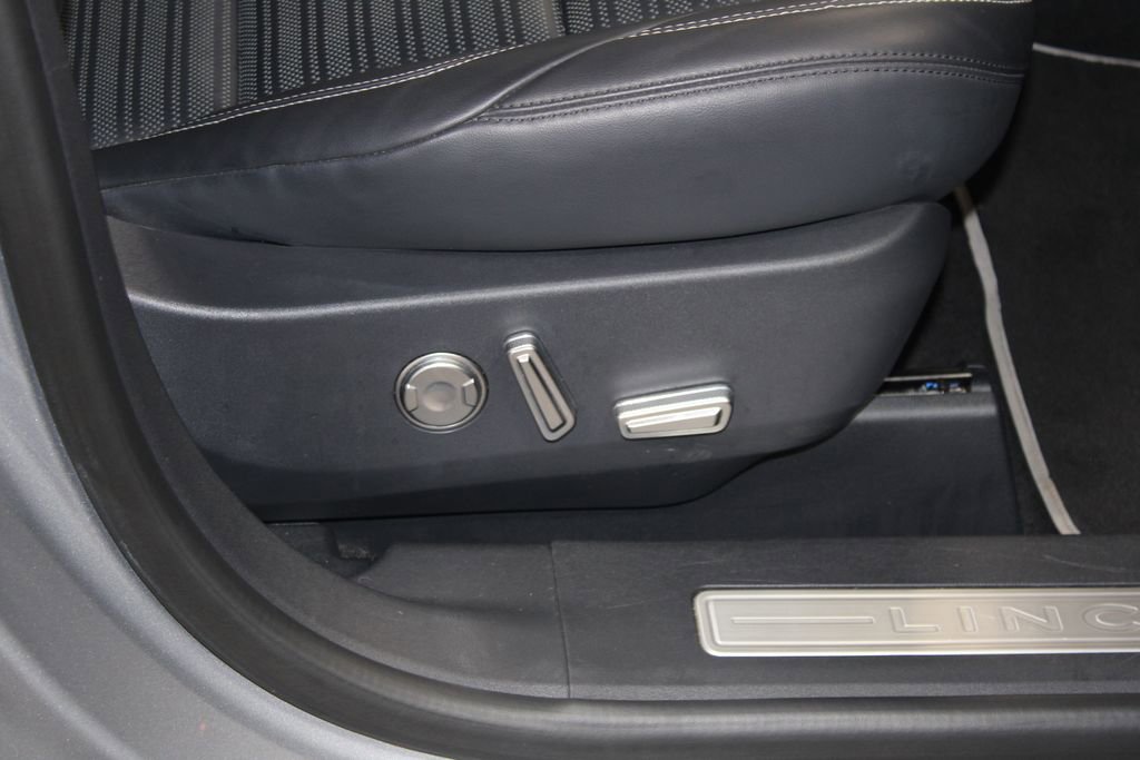 Used 2024 Lincoln Nautilus Reserve image 27