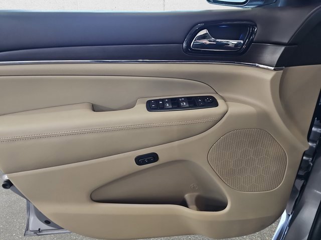 Used 2020 Jeep Grand Cherokee Overland image 26