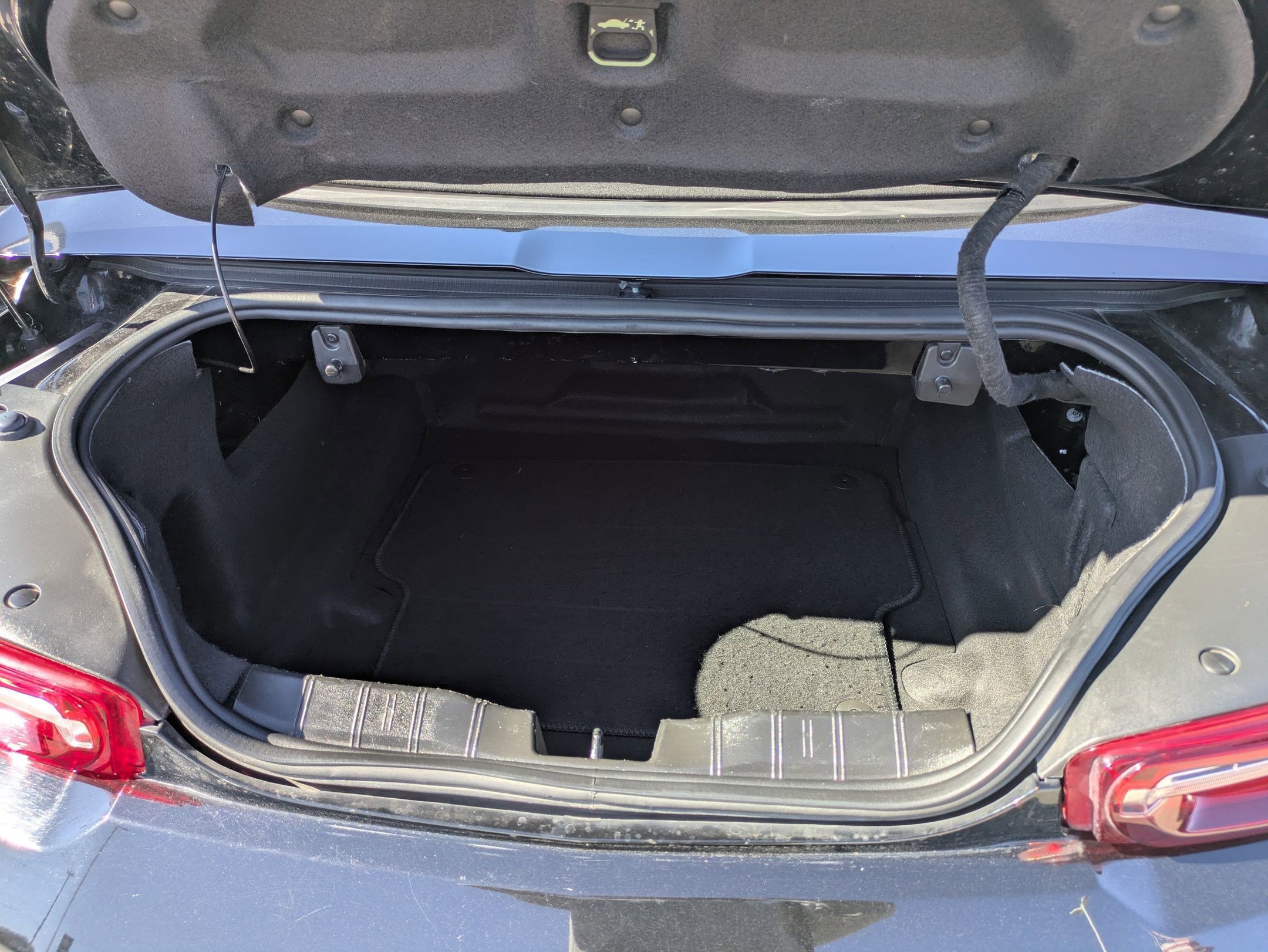 Used 2021 Chevrolet Camaro LT image 22