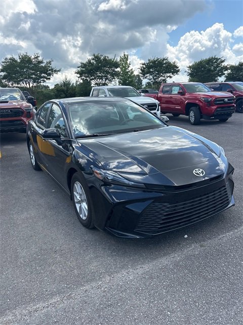 Used 2025 Toyota Camry LE image 3
