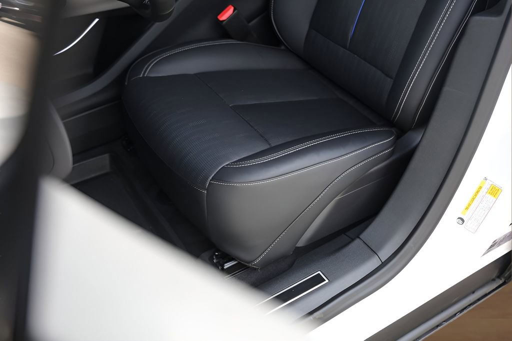 Used 2025 Cadillac Lyriq Luxury w/ LPO, Floor Liner Package image 8