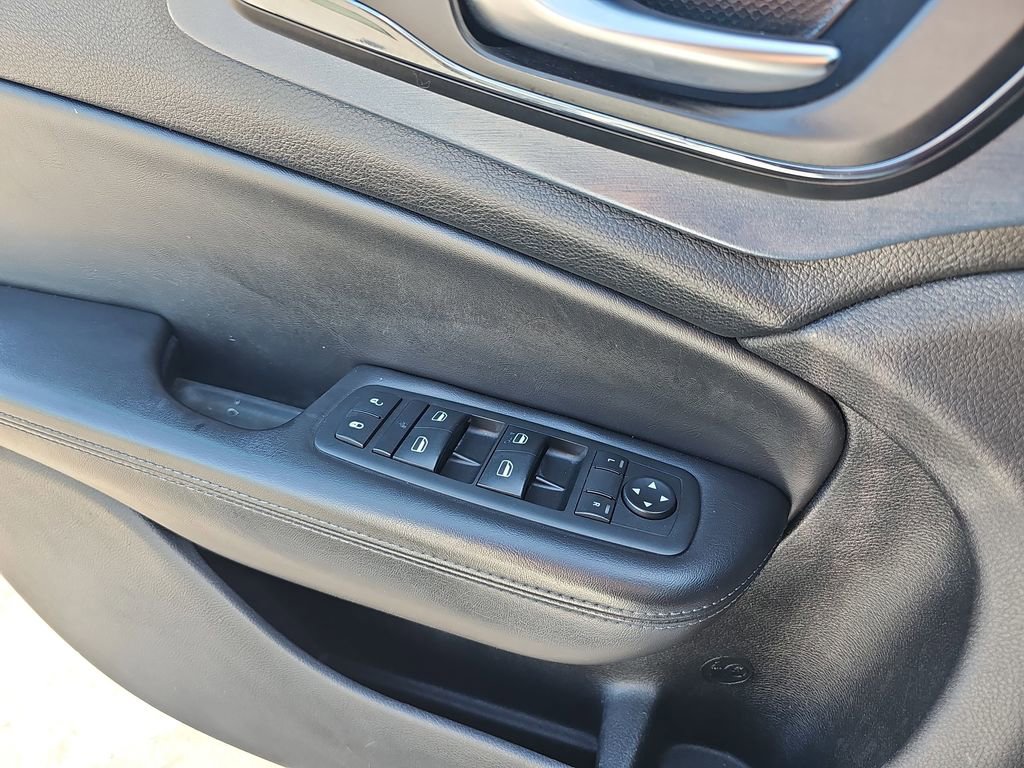 Used 2015 Chrysler 200 S image 30