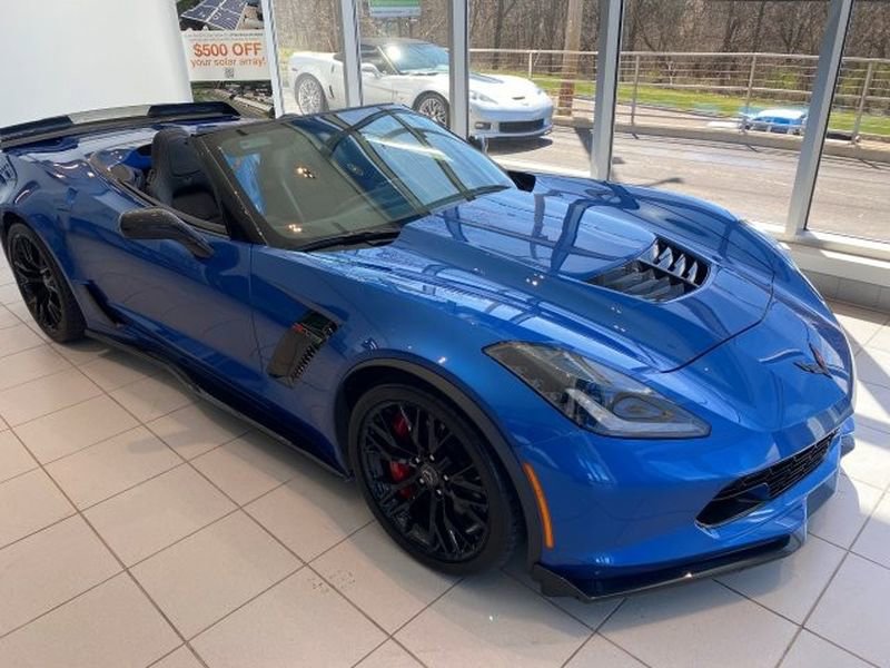 Used 2015 Chevrolet Corvette Z06 w/ 3LZ Preferred Equipment Group RWD image 11